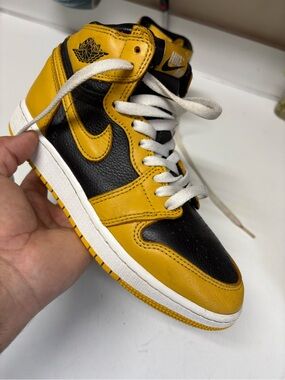Boys .. Kids Nike Jordan size 5Y excellent condition